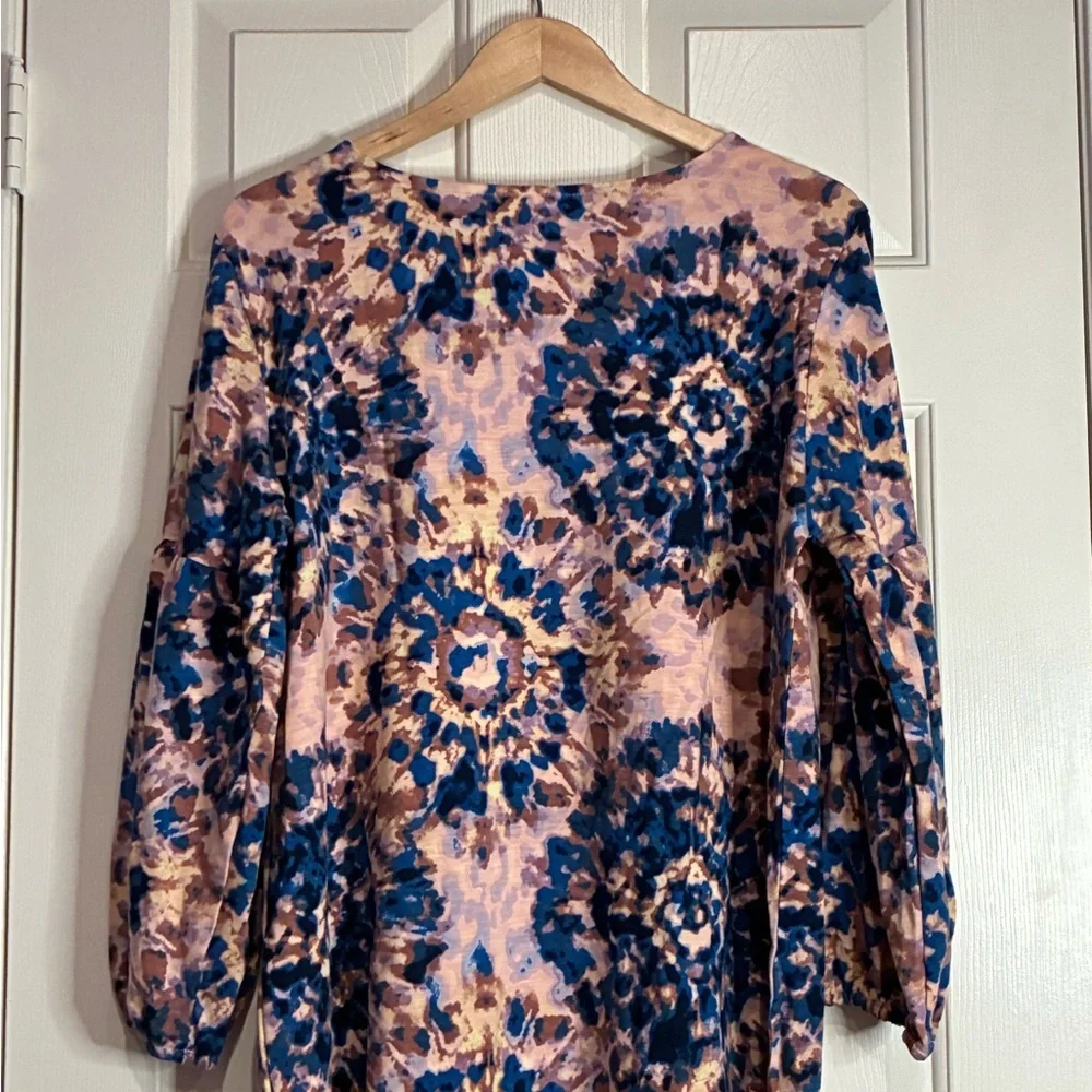 Elegant Floral Women's Blouse in Blue and Pink - Picture 4 of 8